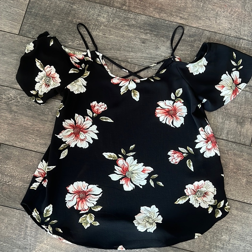 New with tags- stitch fix cold shoulder blouse - size small